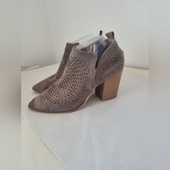 Beast Fashion Perforated Ankle Booties Brown Slip On Heels Chunky Boho Casual 9 - Picture 2 of 9